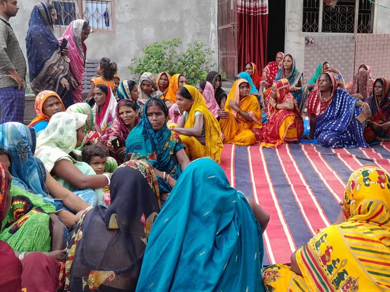 Women's courtyard sitting — Uttar Pradesh